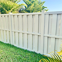 Bella Fence Shaddow box vinyl fence